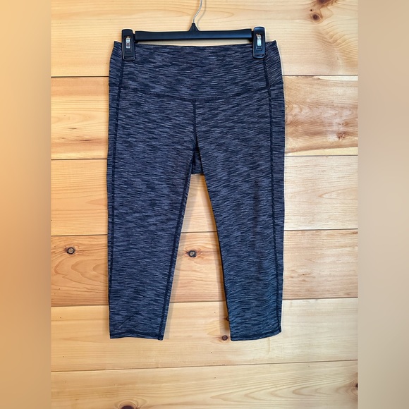 Athleta Cropped Leggings Medium - Picture 1 of 6